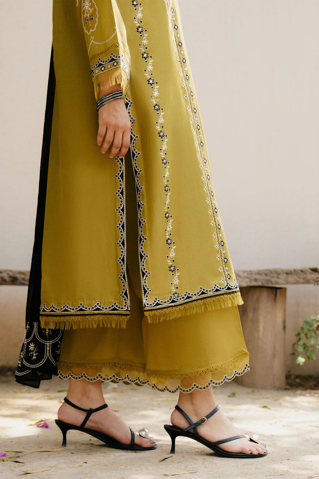 ZARA SHAH JAHAN UNSTITCHED 3-PC DHANAK EMBROIDERED SHIRT WITH DHANAK EMBROIDERED SHAWL AND TROUSER KZ-2028
