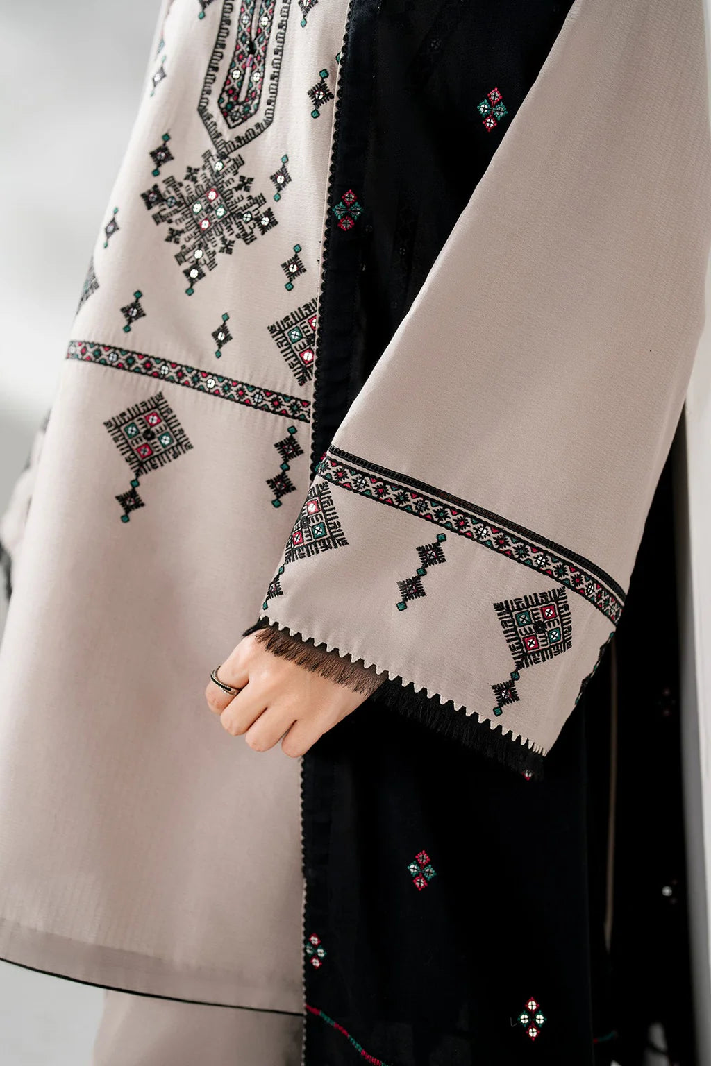 JAZMIN UNSTITCHED 3-PC DHANAK EMBOIDERED SHIRT WITH DHANAK EMBROIDERED SHAWL AND TROUSER KZ-2004