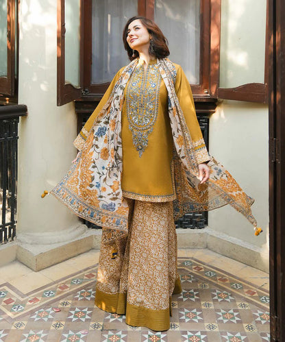 SAPPHIRE UNSTITCHED 3-PC KHADDAR PRINTED EMBROIDERED SHIRT WITH KHADDAR PRINTED DUPATTA AND PRINT TROUSER KZ-2062