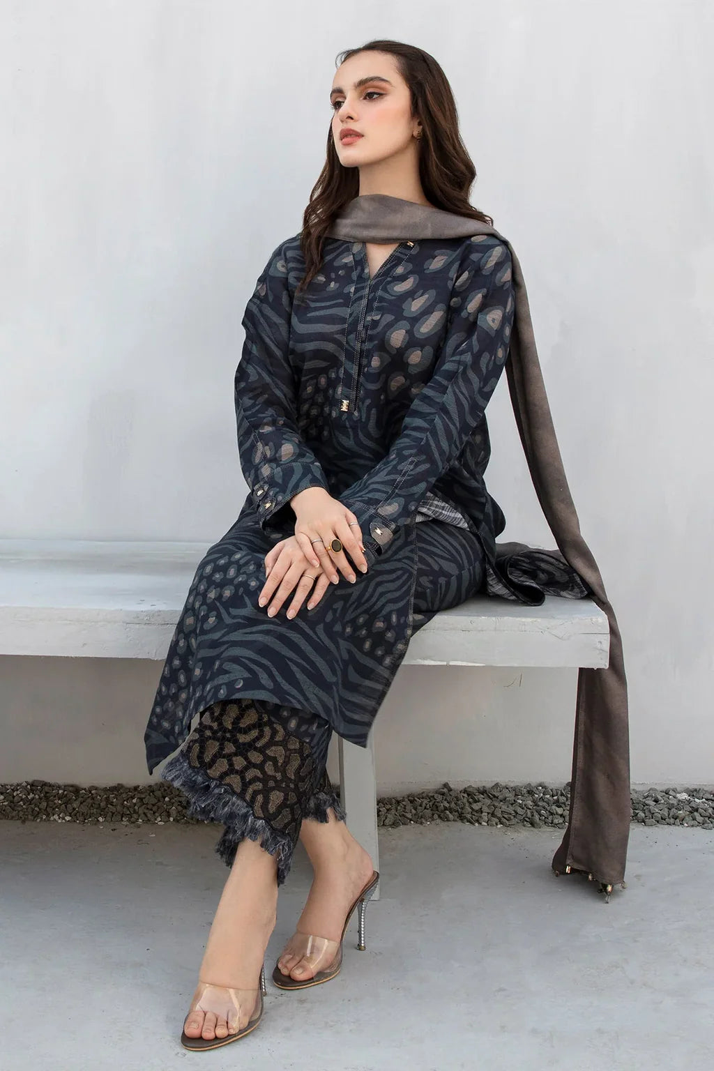 BAROQUE UNSTITCHED 3-PC SLUB KHADDAR PRINTED SHIRT WITH KHADDAR PRINT DUPATTA AND PRINT TROUSER KZ-2036