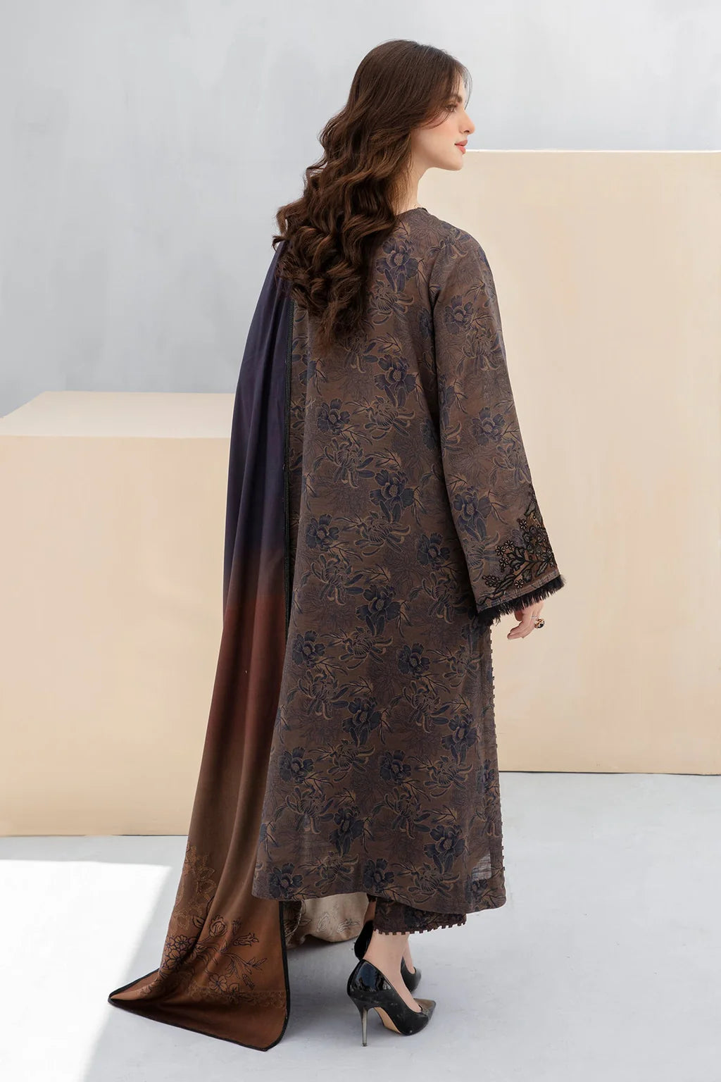 BAROQUE UNSTITCHED 3-PC SLUB KHADDAR PRINTED SHIRT WITH KHADDAR PRINT DUPATTA AND PRINT TROUSER KZ-2039