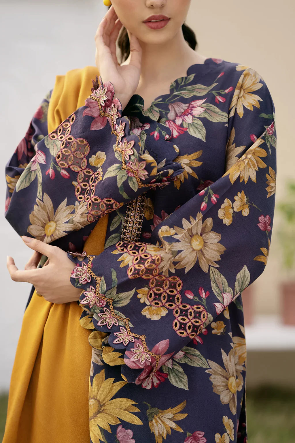 BAROQUE UNSTITCHED 3-PC SLUB KHADDAR PRINTED SHIRT WITH KHADDAR PRINT DUPATTA AND PRINT TROUSER KZ-2034
