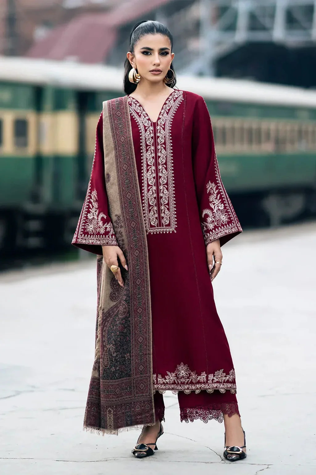 IZEL UNSTITCHED 3-PC DHANAK EMBOIDERED SHIRT WITH COUTRAI PRINTED SHAWL AND TROUSER KZ-2005