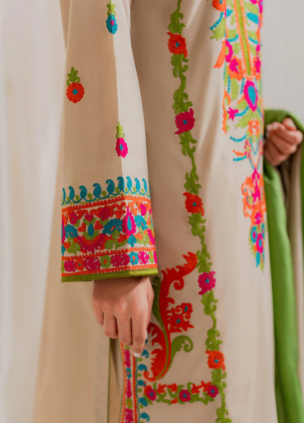 VINTAGE UNSTITCHED 3-PC LAWN EMBROIDERED SHIRT WITH TYE & DYE CHIFFON DUPATTA AND LAWN TROUSER KZ-2056