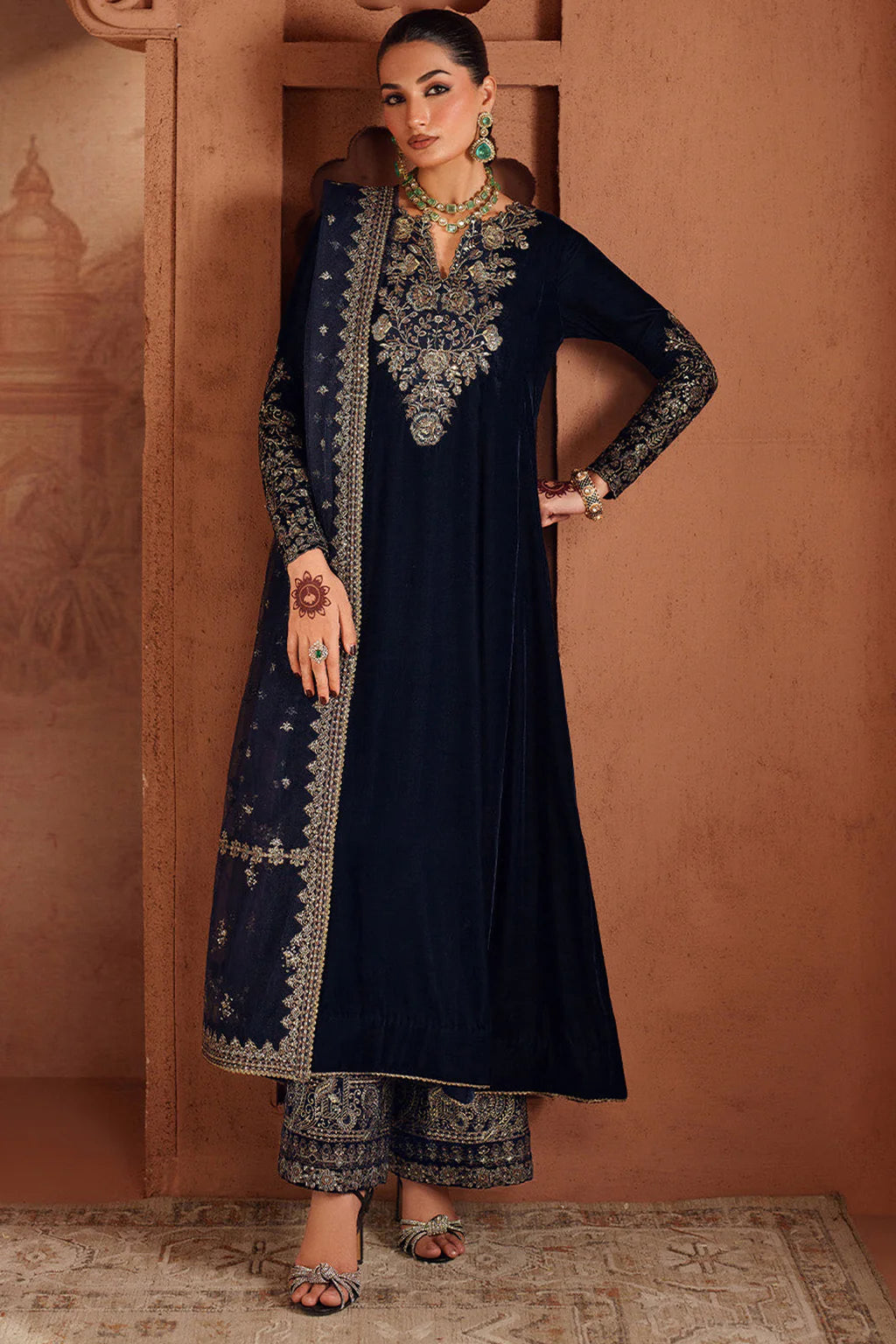 IZNIK UNSTITCHED 3-PC VELVET EMBROIDERED NECKLINE WITH ORGANZA EMBROIDERED DUPATTA & VELVET EMB TROUSER-KZ-2061