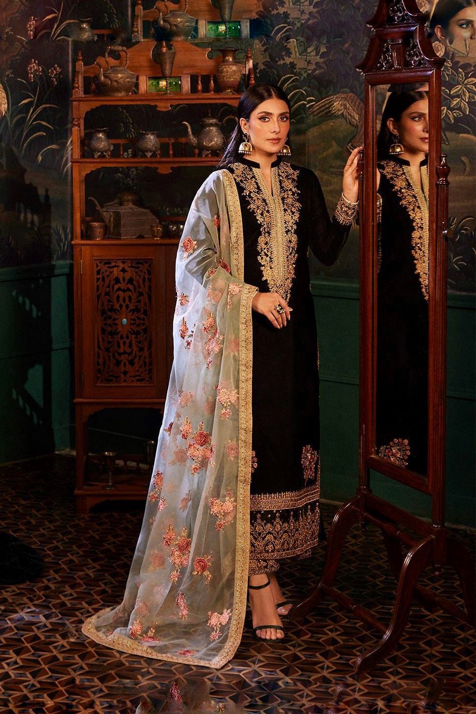 ZAINAB CHOTTANI UNSTITCHED 3-PC VELVET EMBROIDERED SHIRT AND ORGANZA EMBROIDERED DUPATTA WITH SILK TROUSER KZ-2040